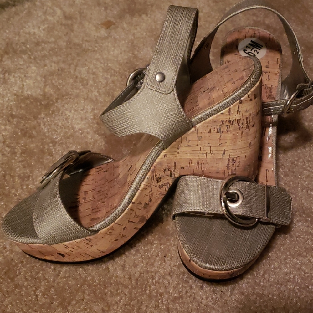 Sandals - Picture 2 of 2